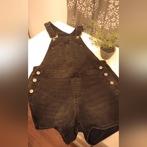 Old Navy Slouchy Jean Cut-Off Overalls - Picture 5 of 7